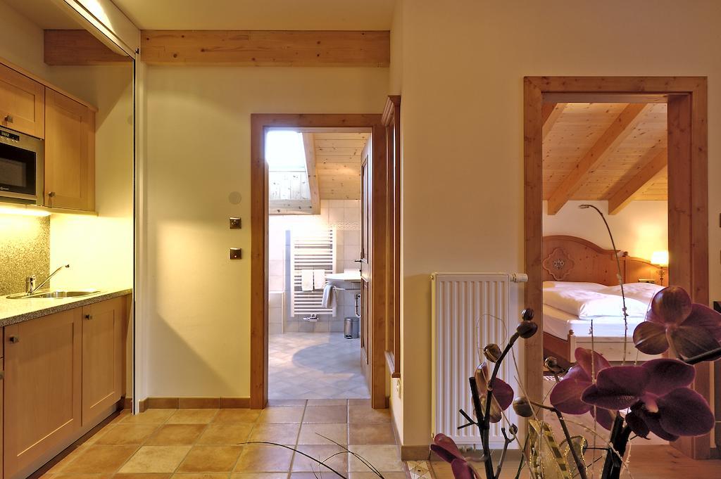 Apartments Hubertushof Dobbiaco Habitación foto